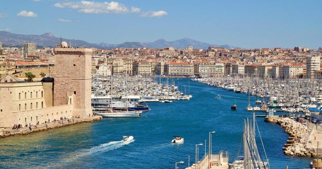 Vendre un bien meublé touristique Airbnb à Marseille : guide — illustration